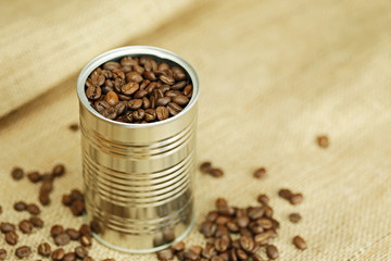 缶のコーヒー豆