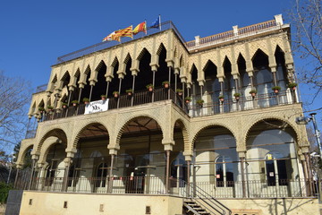 Fototapeta na wymiar La Casa de las Alturas es un edificio de estilo neoárabe, fue construida en el año 1890 Barcelona. 