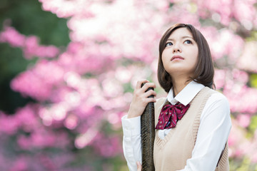 卒業式　桜と女学生