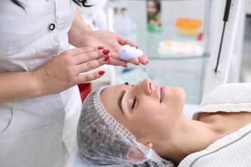 Cleaning the skin with foam