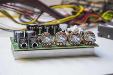 Motherboard amplifier