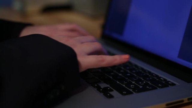 Young girl Close up hands typing on Keyboard mac, computer spanish keyboard-Dan