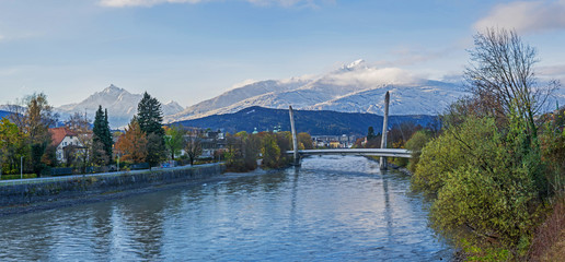 Fototapeta na wymiar Innsbruck Brücke Hungerburgbahn