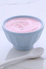Obraz na płótnie Canvas vintage greek strawberry yogurt
