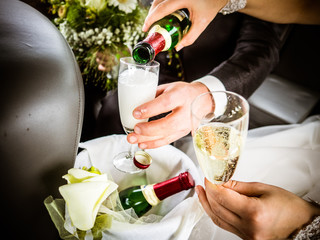 Der Sekt im Auto zur Hochzeit