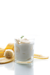 yogurt with bananas