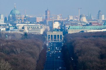 Berlin Skyline mit Brandenburger Tor Zoom