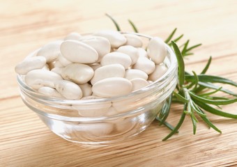 Fototapeta na wymiar white beans on a wooden background