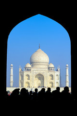 Obraz premium Taj Mahal on a bright and clear day