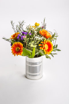Blumenstrauss in Blechdose
