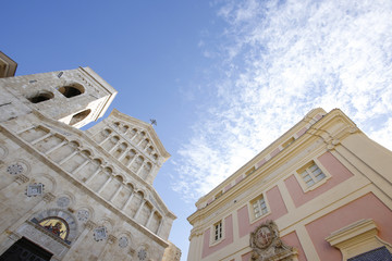 Vista panoramica della cattedrale  e palazzo Regio  sfondo cielo azzurro