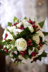 dettaglio di colorato bouquet da sposa 