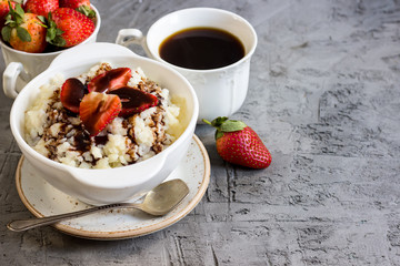 Milk rice porridge with strawberry