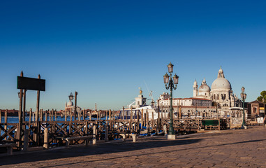 Fototapeta na wymiar views of the Grand Canal and the Basilica Santa Maria