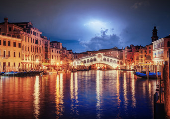 Fototapeta na wymiar City landscape. Rialto Bridge in Venice