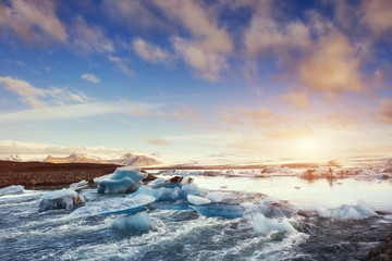 Icebergs in the glacial lake with a mountain