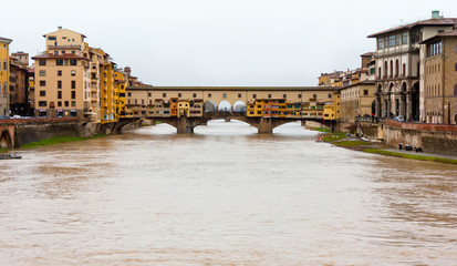 Fototapeta premium Florence, Italy. River Arno and famous bridge Ponte Vecchio
