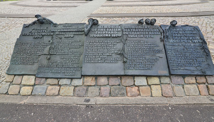 Gdansk-Poland June-2016. Memorial of the fallen Shipyards workers in 1970 in four different languages. - obrazy, fototapety, plakaty