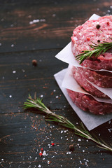 the formation of ground beef for grilling burger