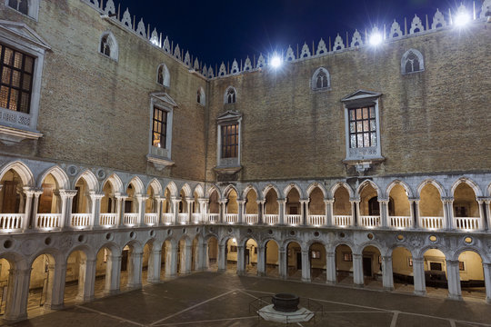 Fototapeta Courtyard inside the Doges palace at night in Venice, Italy.