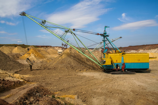 Dragline excavator in a clay quarry near the town of Polohy in the Zaporizhya region of Ukraine. September 2005
