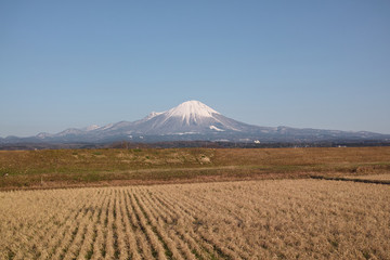 米子市八幡から見た冬の大山