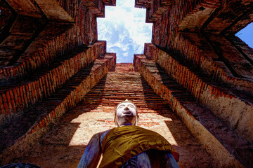 Buddha statue at Wat Prasat Nakorn Luang,Amphoe Nakorn Luang,Phra Nakorn Si Ayutthaya,Thailand  คนสมัยก่อนคนสมัยโบราณคนเก่าแก่คนโบราณบรรพชนปรัมปราผู้ที่ชรามากสมัยโบราณเก่าก่อนเก่าแก่โบราณโบร่ำโบราณงาน