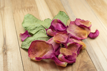 Naklejka na ściany i meble dried rose petals on wood ground