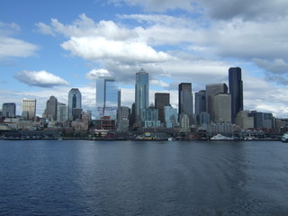 Fototapeta na wymiar Seattle Skyline reflected in Elliot Bay