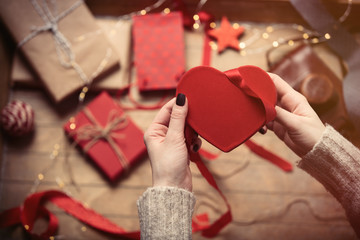 hands wrapping toy