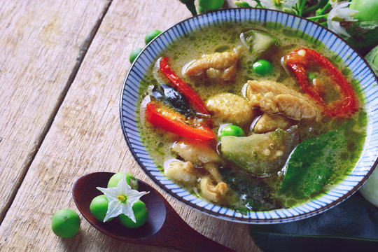 green curry chicken soup, famous thai cuisine.