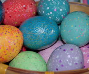 Bunt bemalte Ostereier