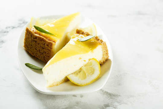 Lemon cheesecake