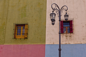 Bunte Hauswand in Argentinien / Buenos Aires