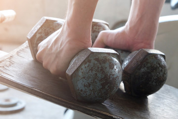 hands is Lifting dumbbell with orange light..