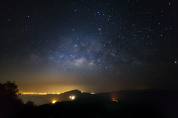 Fototapeta na wymiar Milky Way Galaxy at Doi inthanon Chiang mai, Thailand.Long exposure photograph.With grain