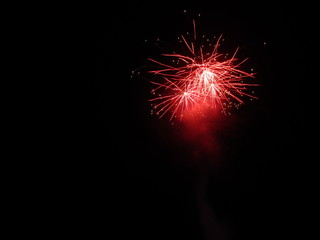Rote explosion am Himmel