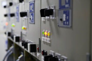 Панель управления высоковольтными выключателями в современной электроподстанции