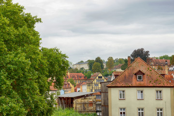 Fototapeta na wymiar Blick über die Regnitzmühlen auf die Altstadt von Bamberg, Oberfranken, Deutschland