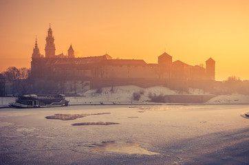 Fototapeta premium Krakow, Poland, Wawel Castle and Wawel cathedral in the winter over frozen Vistula river in the morning