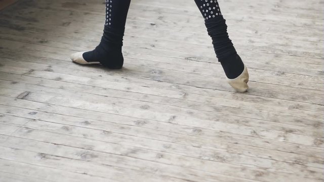 She consistently performs classical poses of ballet at the feet,