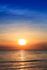 Fototapeta premium sunset over the ocean bay
