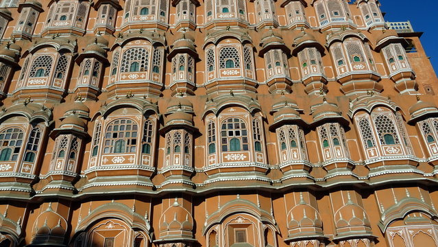 Fachada del palacio de los Vientos con sus  cerca de mil ventanas. Jaipur . Rajasthan . India 