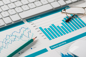 Obraz premium Preparing average sales report