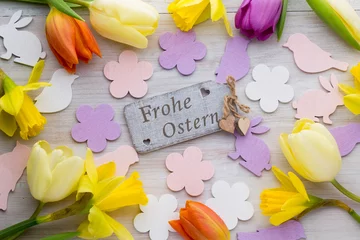 Gordijnen Easter and spring decoration, flowers and eggs. © gitusik