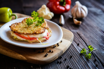 Cauliflower fritters stuffed with Mozzarella cheese and bell pepper slices