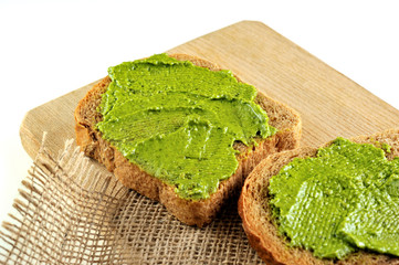 bread with fresh basil pesto