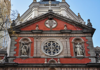 Fototapeta premium Detalle de la fachada de la iglesia de las Calatravas, Madrid, España