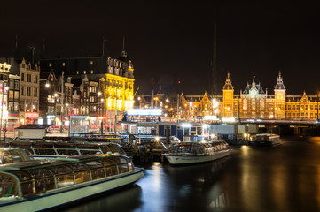 Naklejka na ściany i meble Cityscape of Amsterdam in the Netherlands by night with the central station
