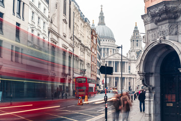 Obraz premium Saint Pauls cathedral in winter day